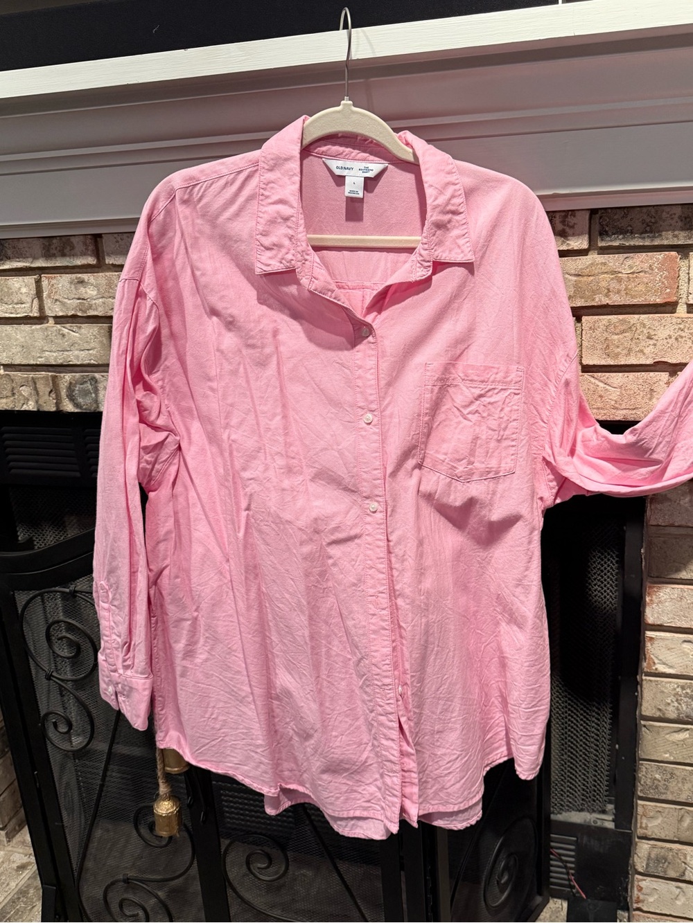 Old Navy boyfriend button front shirt, pink, size Large, EUC
